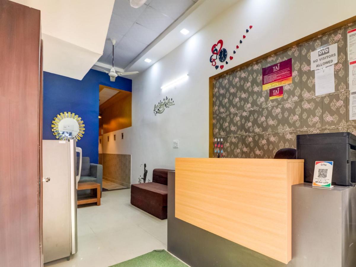 Hôtel Oyo 74060 Taj Residency à New Delhi Extérieur photo