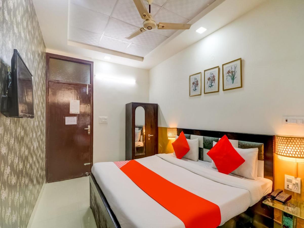 Hôtel Oyo 74060 Taj Residency à New Delhi Extérieur photo